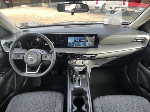 Used 2025 Nissan Kicks SV FWD image 9