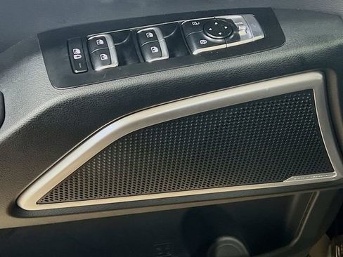 Used 2024 Kia Telluride EX w/ EX Captain's Chair Package image 19