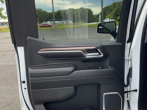 Used 2022 Chevrolet Silverado 1500 RST w/ Convenience Package II AWD/4WD image 43