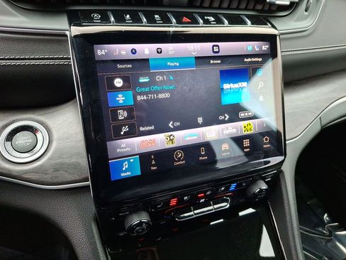 Used 2023 Jeep Grand Cherokee Limited w/ Luxury Tech Group II AWD/4WD image 14