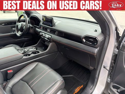 Used 2025 Honda Pilot TrailSport image 36