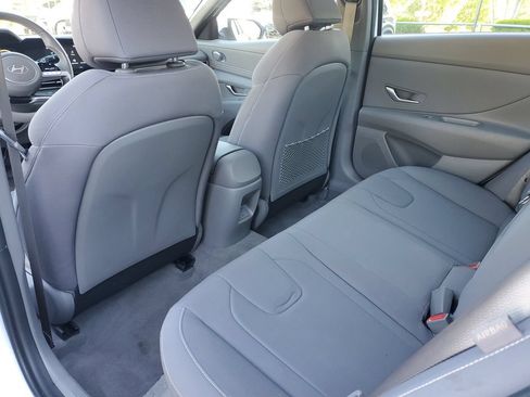 Used 2025 Hyundai Elantra SEL FWD image 11