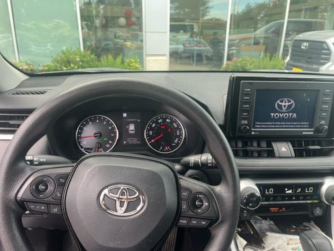 Used 2022 Toyota RAV4 XLE AWD/4WD image 13