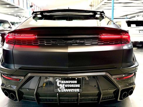 Used 2025 Lamborghini Urus SE AWD/4WD image 8