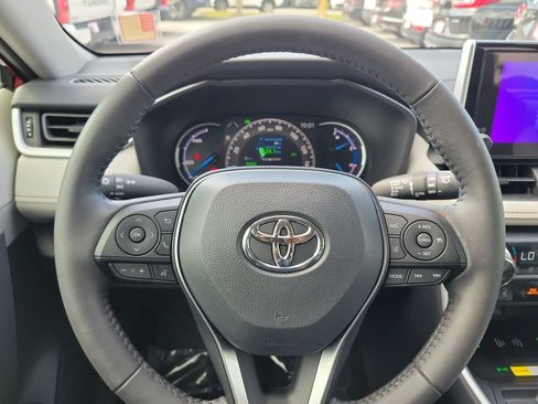 Certified 2025 Toyota RAV4 XLE w/ Convenience Package AWD/4WD image 8