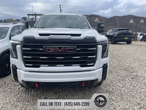 Used 2025 GMC Sierra 2500 AT4 image 2
