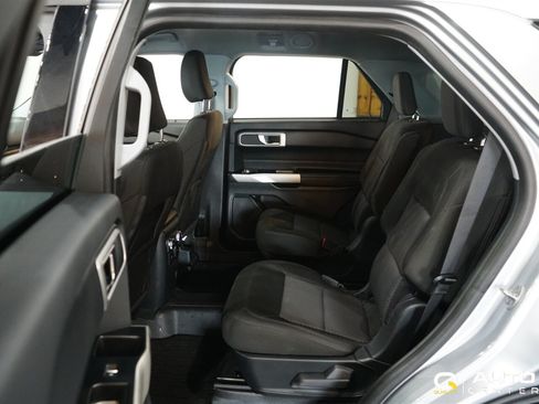 Used 2022 Ford Explorer XLT AWD/4WD image 25