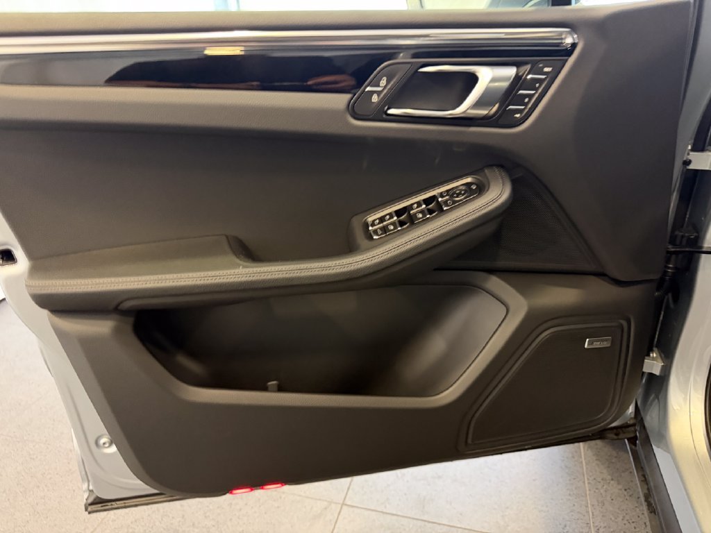 New 2026 Porsche Macan AWD/4WD image 15