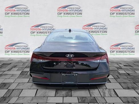 Certified 2025 Hyundai Elantra SEL FWD image 4