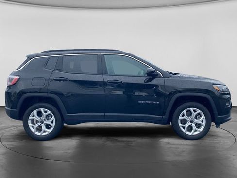 Used 2026 Jeep Compass Latitude AWD/4WD image 4