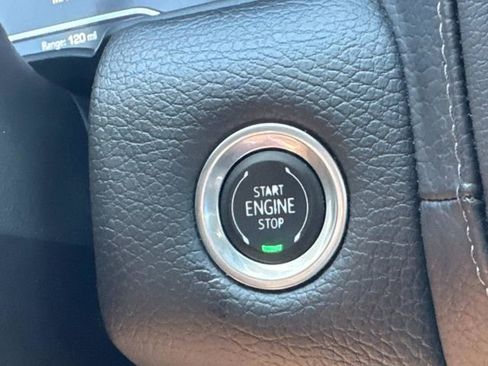 Used 2024 GMC Yukon XL Denali w/ Advanced Technology Package AWD/4WD image 39