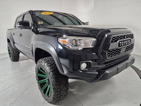 Used 2020 Toyota Tacoma TRD Off-Road w/ TRD Premium Off Road Package AWD/4WD image 6