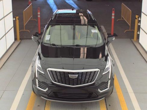 Used 2022 Cadillac XT5 Premium Luxury image 2