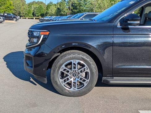 Certified 2025 Ford Expedition Active AWD/4WD image 11