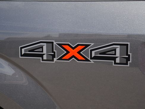 Used 2018 Ford F150 XLT w/ Equipment Group 302A Luxury AWD/4WD image 19