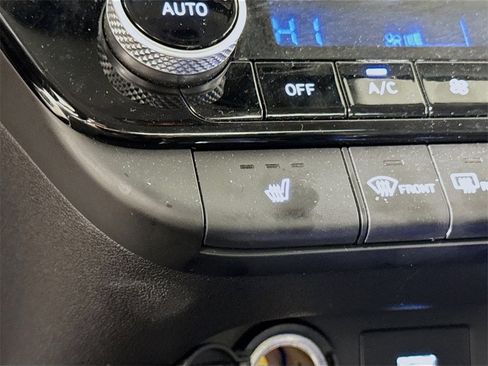 Used 2024 Hyundai Elantra Limited image 19