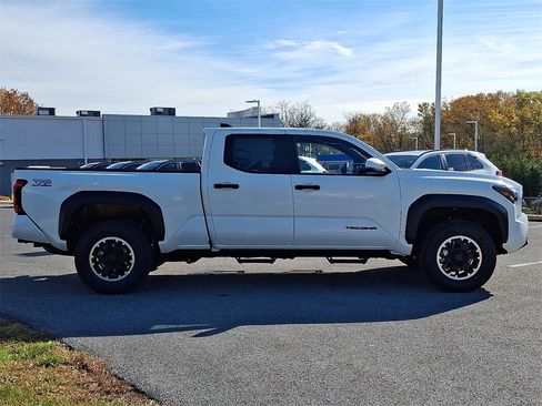 New 2025 Toyota Tacoma TRD Off-Road image 4