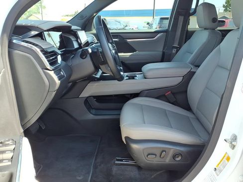Used 2026 GMC Acadia Elevation w/ Elevation Premium Package AWD/4WD image 12