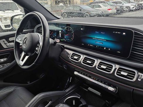 Used 2023 Mercedes-Benz GLS 580 4MATIC image 10