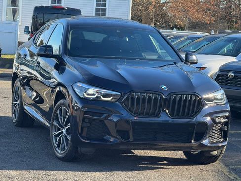 Used 2022 BMW X6 xDrive40i w/ M Sport Package image 3