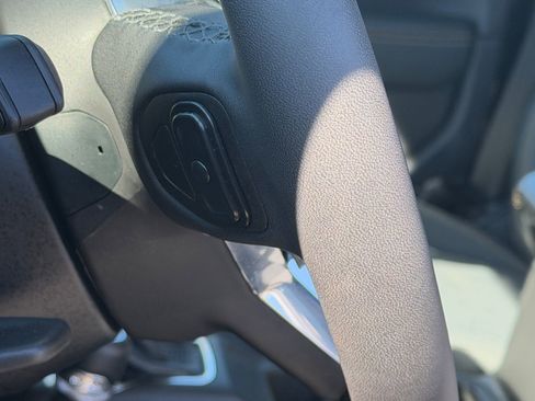 Used 2025 Jeep Wrangler Unlimited Sahara image 21