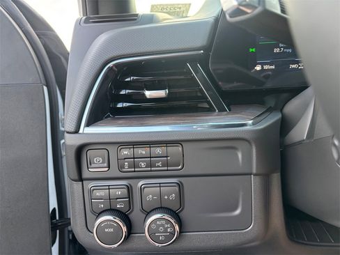 Used 2026 Chevrolet Suburban Premier image 19