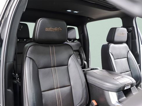 Used 2024 Chevrolet Silverado 2500 High Country w/ High Country Premium Package image 37