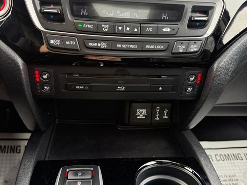 Used 2017 Honda Pilot Elite image 23