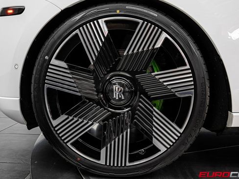 Used 2020 Rolls-Royce Cullinan Black Badge image 20