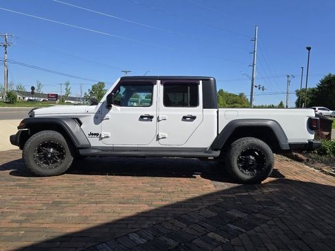 Used 2020 Jeep Gladiator Sport w/ Quick Order Package 24S AWD/4WD image 15