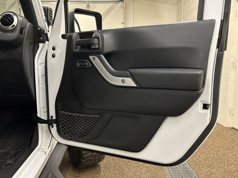 Used 2015 Jeep Wrangler Unlimited Sahara w/ Trailer Tow Group image 16