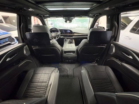 Used 2022 Cadillac Escalade Sport Platinum w/ LPO, ONYX Package image 23