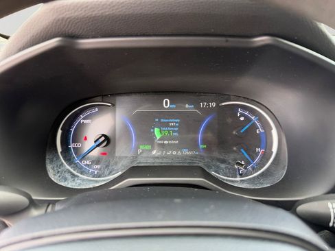 Used 2024 Toyota RAV4 XLE AWD/4WD image 29