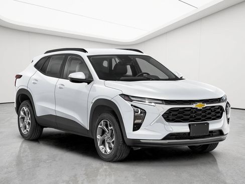 Used 2025 Chevrolet Trax LT FWD image 7