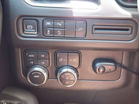 Used 2022 GMC Yukon AT4 AWD/4WD image 22