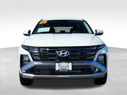 Certified 2025 Hyundai Tucson SE image 2