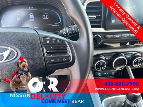 Used 2025 Hyundai Venue SEL FWD image 18