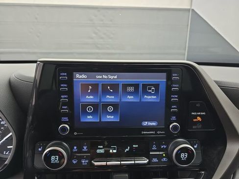 Used 2021 Toyota Highlander XLE image 33