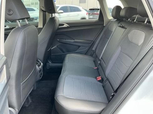 Used 2025 Volkswagen Taos SE FWD image 16