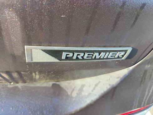 Used 2018 Chevrolet Equinox Premier FWD image 4