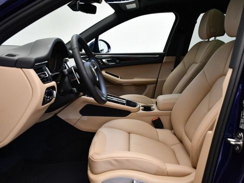 Certified 2026 Porsche Macan Turbo AWD/4WD image 5