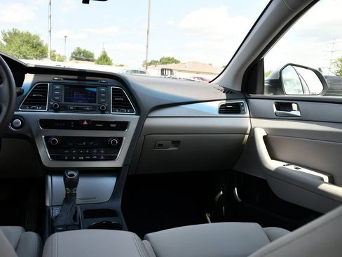 Used 2016 Hyundai Sonata SE FWD image 23