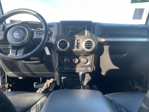 Used 2017 Jeep Wrangler Unlimited Rubicon w/ Connectivity Group image 14
