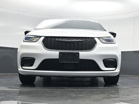 Used 2025 Chrysler Pacifica Limited image 54