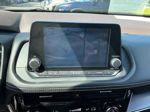 Used 2021 Nissan Rogue SV w/ Premium Package FWD image 16