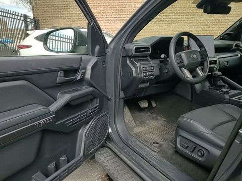 Certified 2025 Toyota 4Runner TRD Off-Road Premium image 9