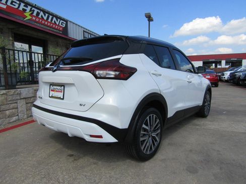 Used 2021 Nissan Kicks SV FWD image 4