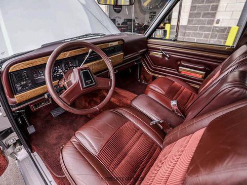 Used 1991 Jeep Grand Wagoneer AWD/4WD image 89