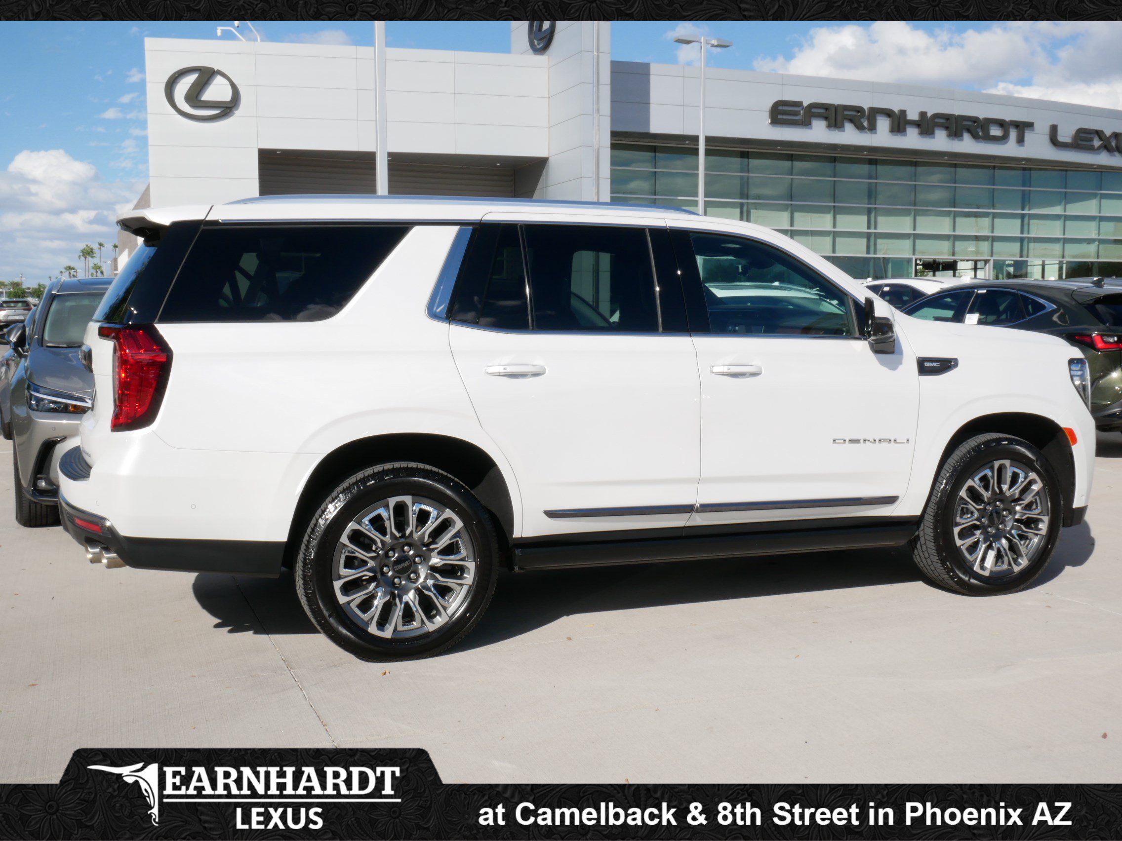 Used 2023 GMC Yukon Denali Ultimate AWD/4WD image 9