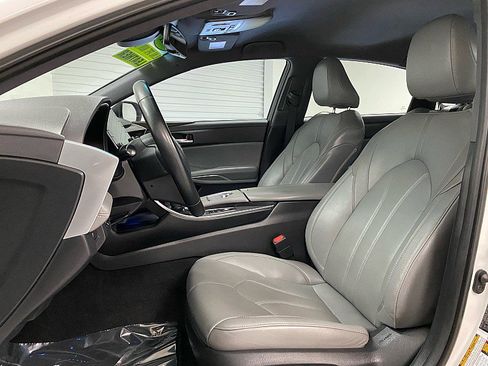 Used 2021 Toyota Avalon XLE image 17
